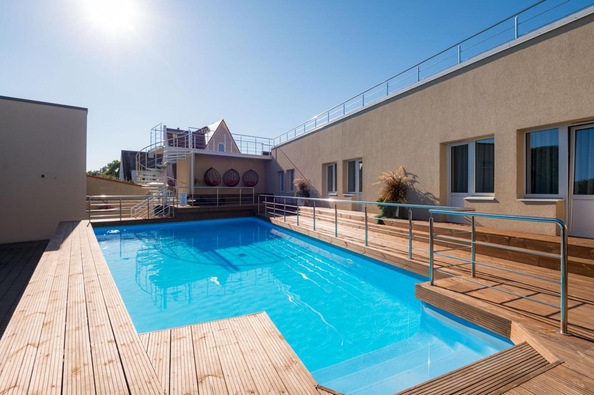 Hotel Vesiroos Pärnu Exterior photo