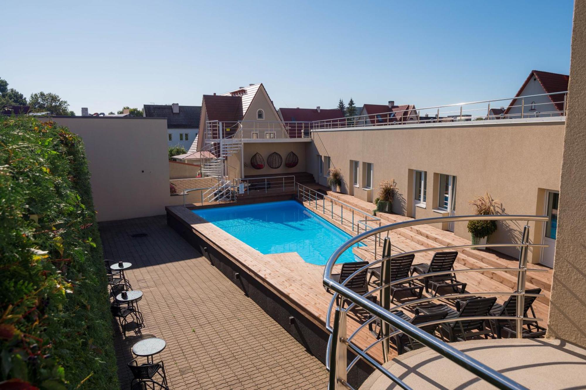 Hotel Vesiroos Pärnu Exterior photo